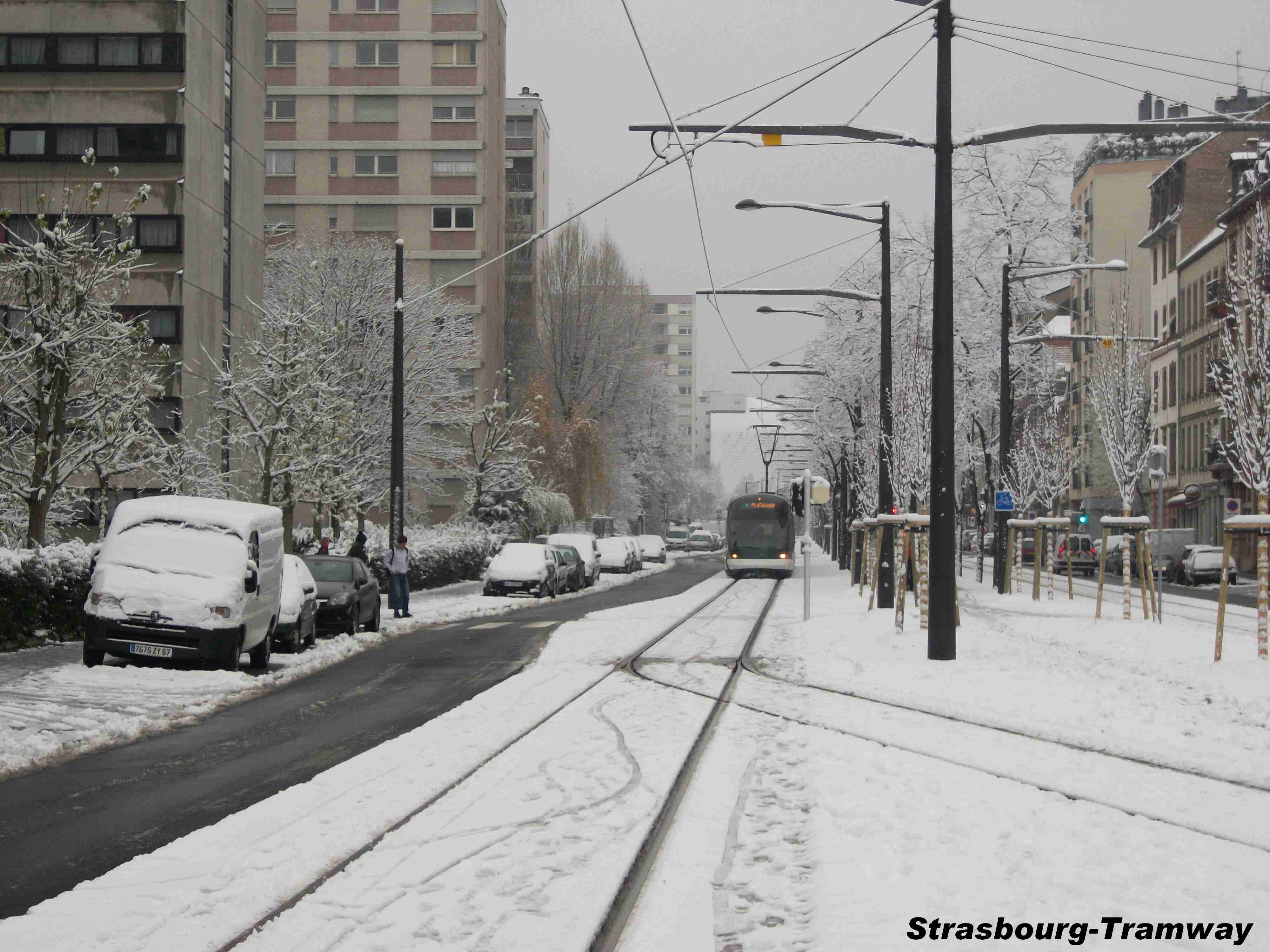 Un Eurotram en approche, Rue Vauban.